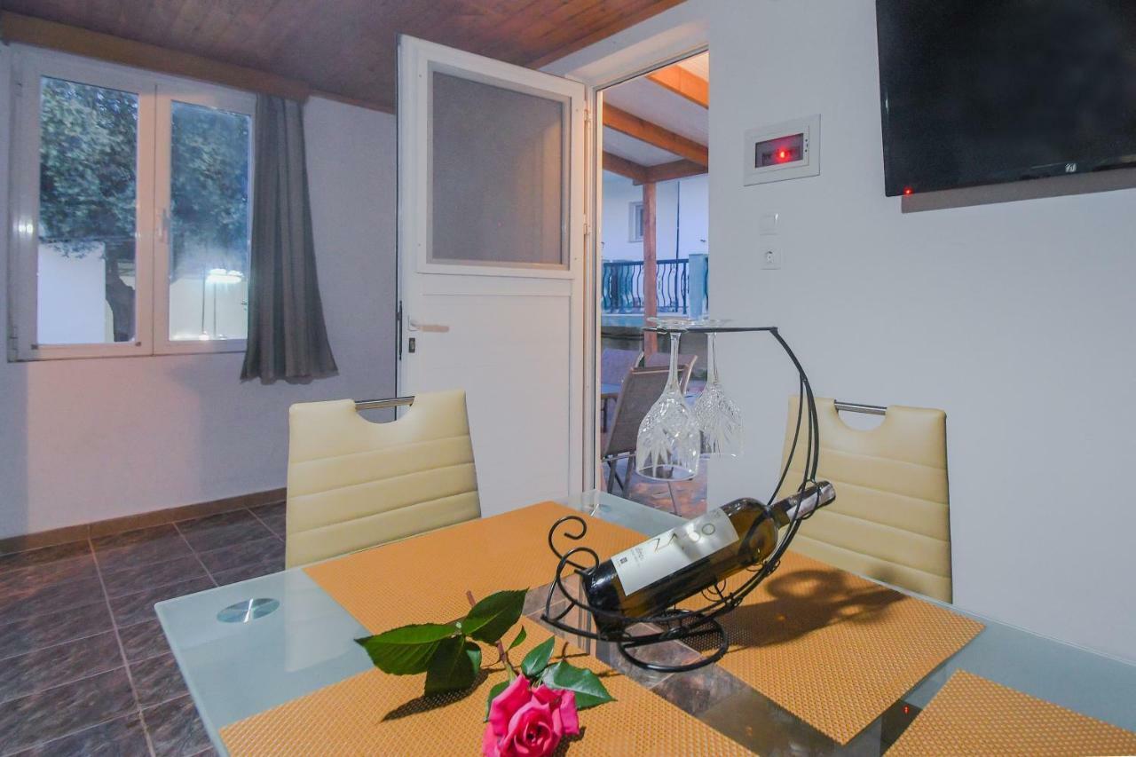 The Olive Garden House Villa ฮารากิ ภายนอก รูปภาพ
